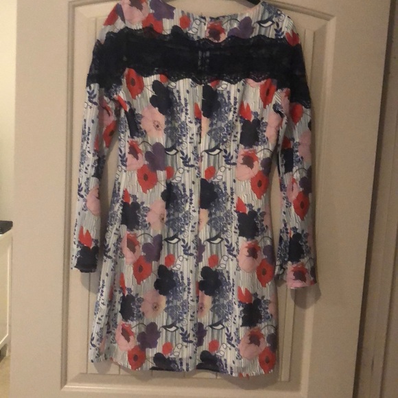Chelsea28 floral lace shift dress, above the knee - Picture 3 of 5